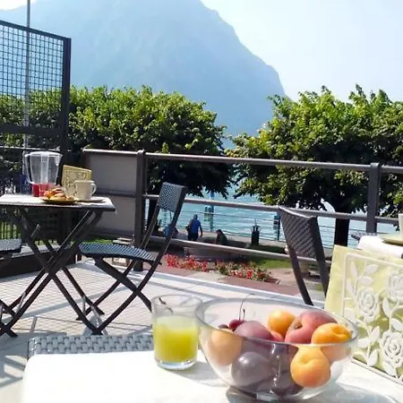 Iseo Lake - Rooms & Apartments Castro  Exterior photo
